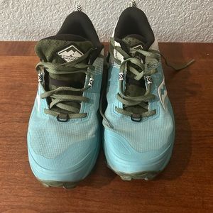 WOMEN'S SAUCONY PEREGRINE 10 ST TRAIL RUNNING SHOE SIZE 9.5